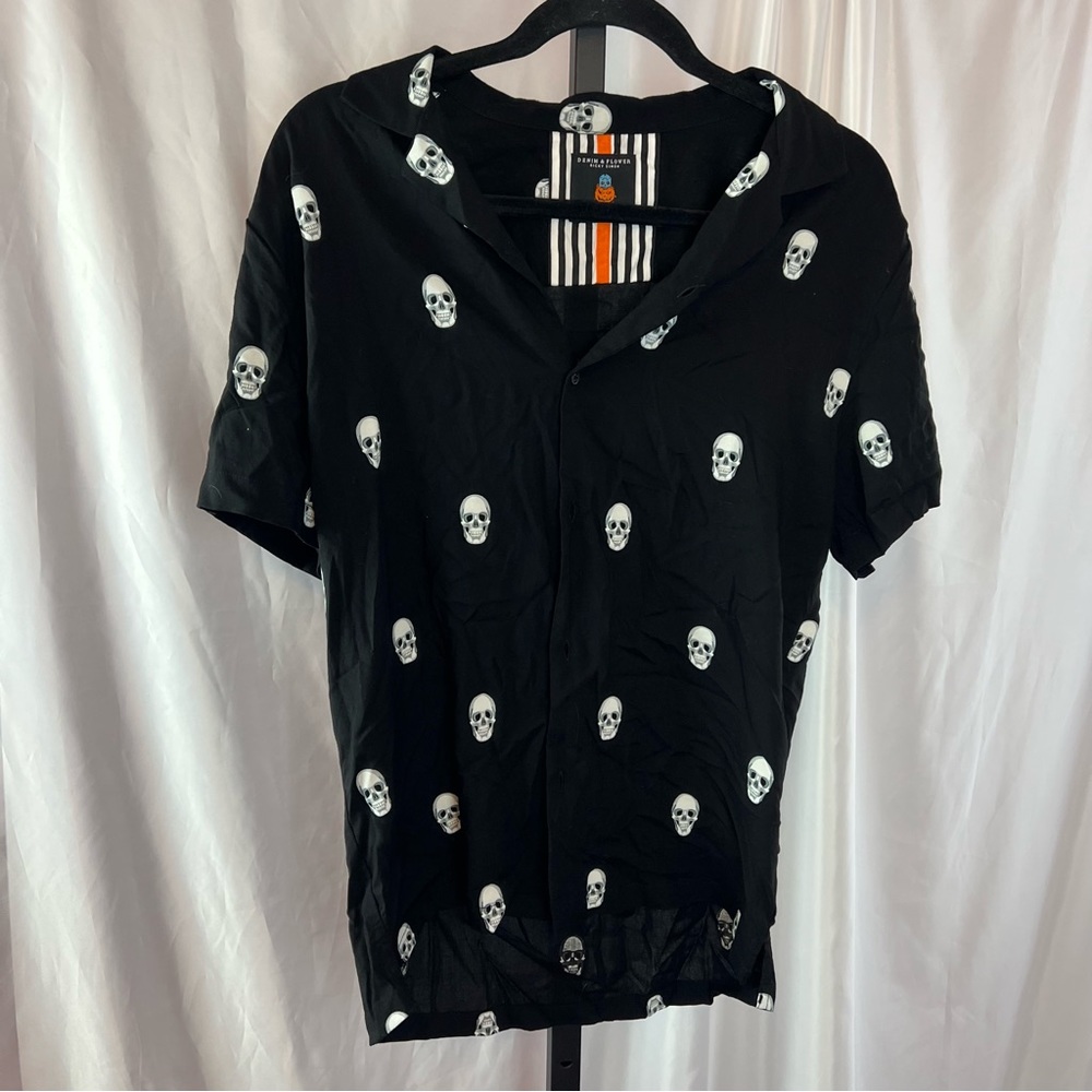 Ricky Singh Denim & Flower Skull Print Button Up Shirt, size Medium